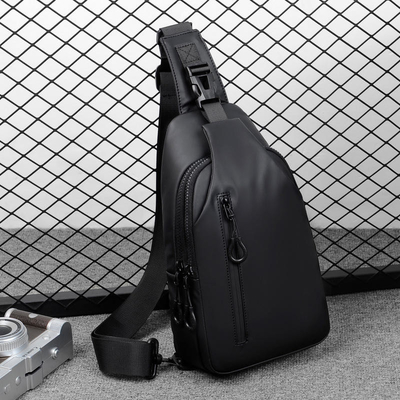 USB Şarjlı ISO Suya Dayanıklı Crossbody Sling Çanta Erkek Sling Göğüs Çantası