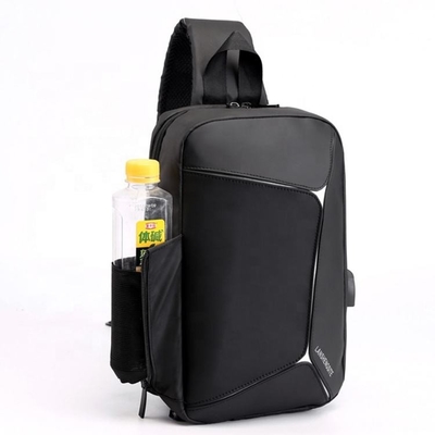 PU Erkek Sling Crossbody Çanta USB Kablosu ile Su Geçirmez Sling Paketi BSCI